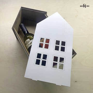 სასაჩუქრე ყუთი (სახლის ფორმის, ხის შემცვლელი, თეთრი)
